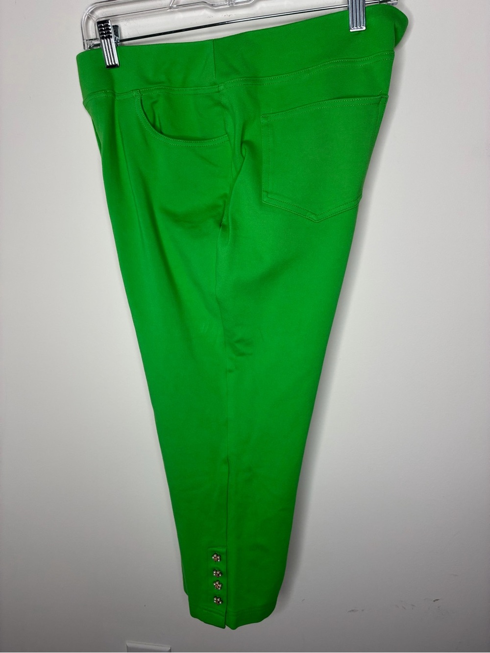 Belle by Kim Gravel Kelly Green Stretch Capris with Button Cuff